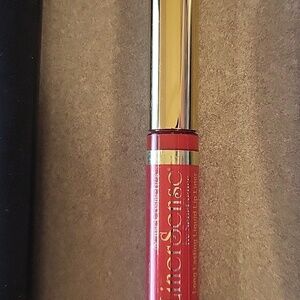 Senegence lipsense liner, blu red in color, new in pkg